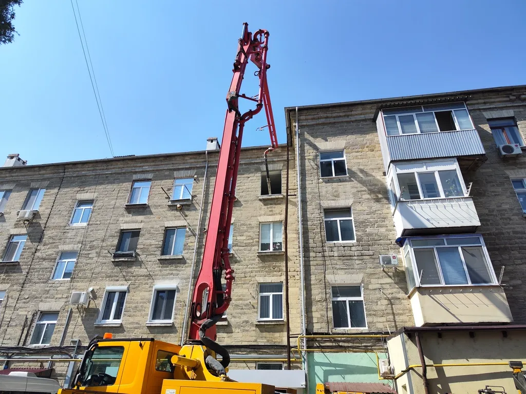 Pompă de beton la etajul 4
